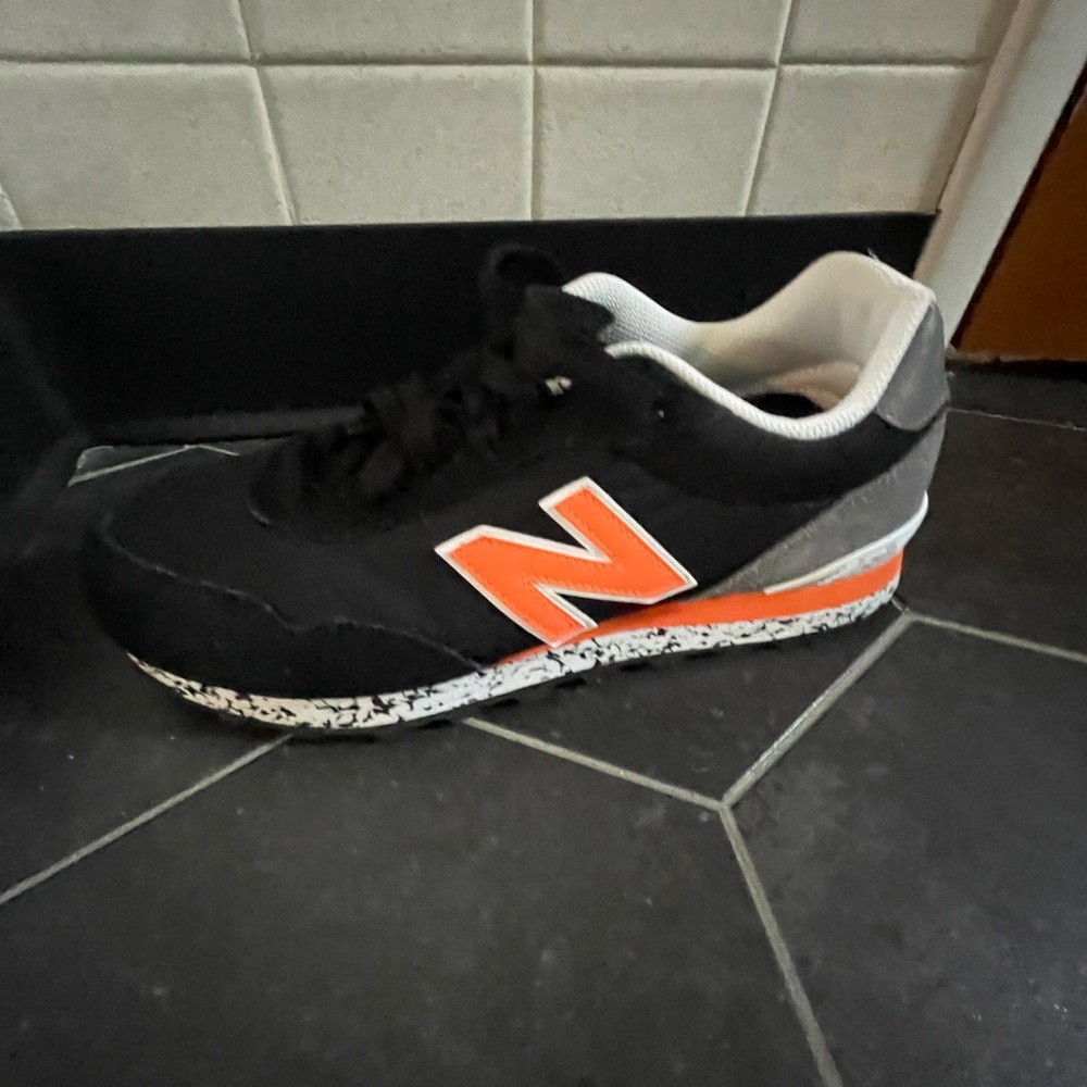 New balance shoes. Black and orange size 9